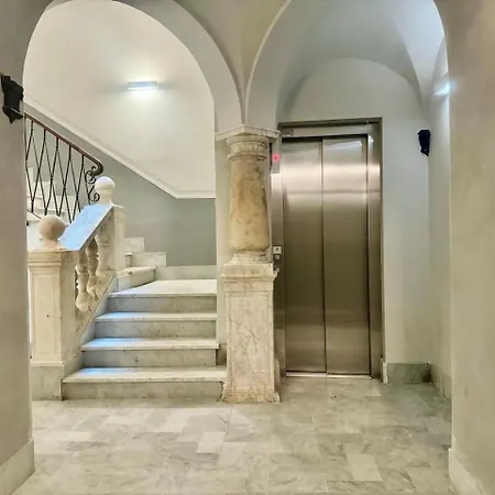 Lusso Dei Rolli Attico Pellicceria Con Terrazzo Genua