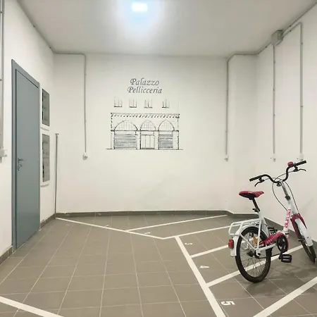 Lusso Dei Rolli Attico Pellicceria Con Terrazzo *