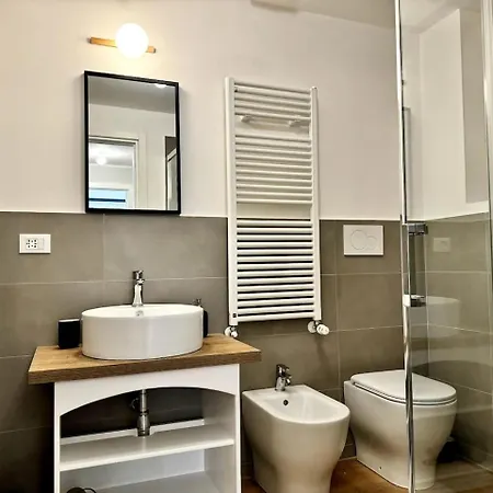 Lusso Dei Rolli Attico Pellicceria Con Terrazzo * Gênes