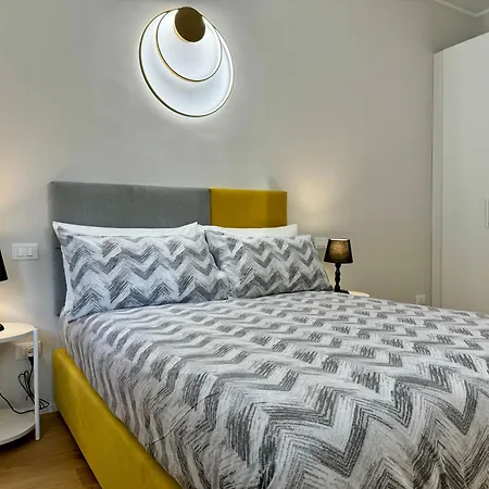 Lusso Dei Rolli Attico Pellicceria Con Terrazzo * Cenova