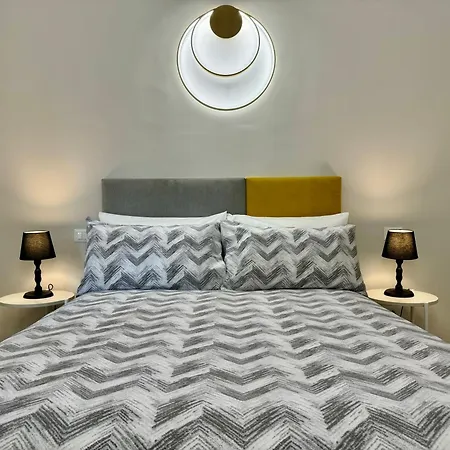Daire Lusso Dei Rolli Attico Pellicceria Con Terrazzo *