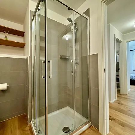Lusso Dei Rolli Attico Pellicceria Con Terrazzo Daire