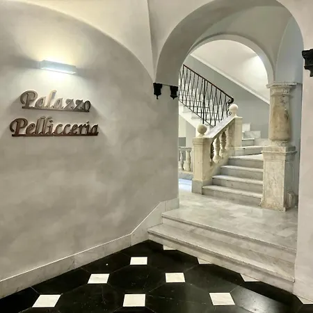Daire Lusso Dei Rolli Attico Pellicceria Con Terrazzo