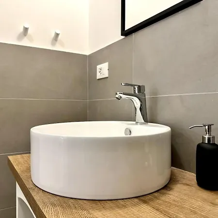 Lusso Dei Rolli Attico Pellicceria Con Terrazzo Cenova