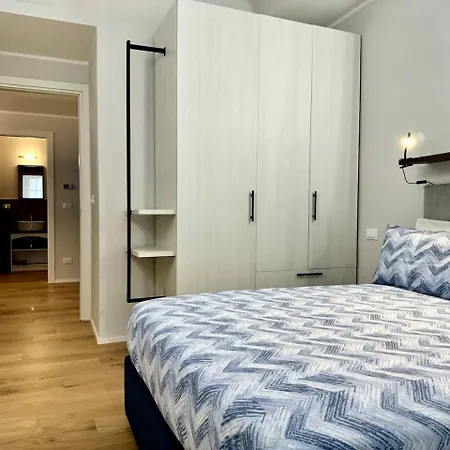 Daire Lusso Dei Rolli Attico Pellicceria Con Terrazzo