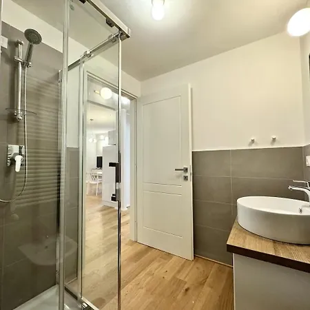 Daire Lusso Dei Rolli Attico Pellicceria Con Terrazzo *